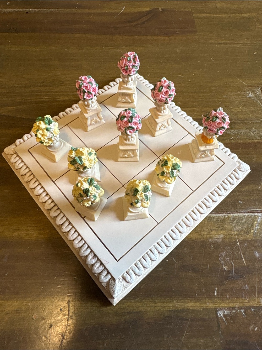 Vintage Avon Gift Collection Garden Tic Tac Toe Game Board Flowers Urns Topiary